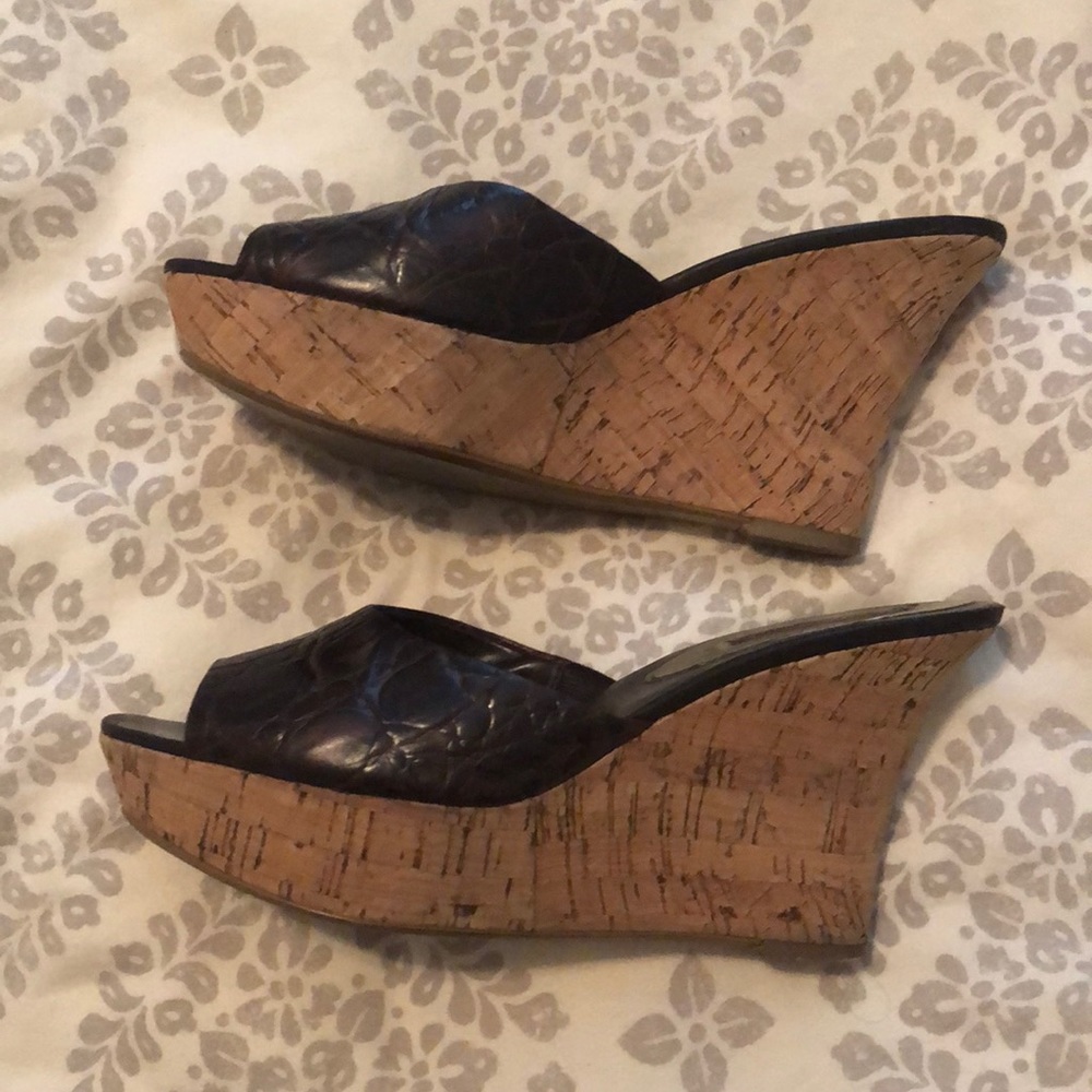 Nine West textured brown & cork base wedges, sz 8